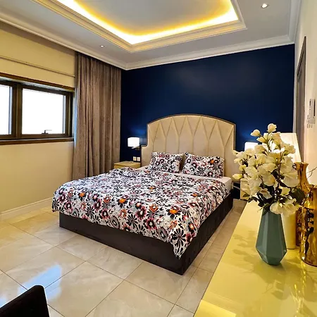 Ocean Comfort Business Two-Bedroom Flat With Balcony
